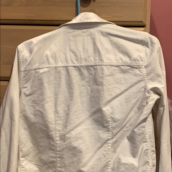 A&F White Collared Button-up Shirt - Picture 3 of 3